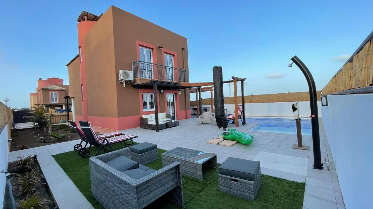 Villa Marie Agradable Y Tranquila Maison Con Piscina Corralejo Exterior photo